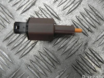 Tesla 1044681-00-B / 104468100B MODEL 3 2019 Interrupteur des feux de freins - Image 1