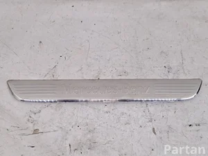Mercedes-Benz A2576802701, A2056804209, A2056800035, A2576802101 C-CLASS (W205) 2015 plaque de seuil - panneau de seuil