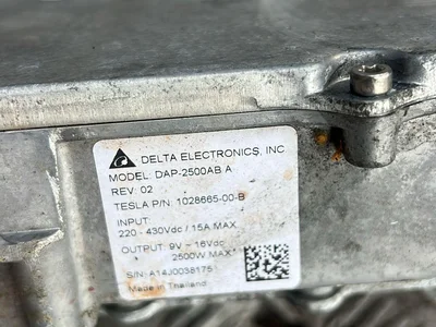 Tesla 1028665-00-B, 102866500B / 102866500B, 102866500B MODEL S 2015 Onduleur avec convertisseur - Image 1