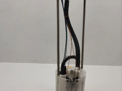 Maserati QUATTROPORTE V 2010 Pompe d'alimentation - Image 1