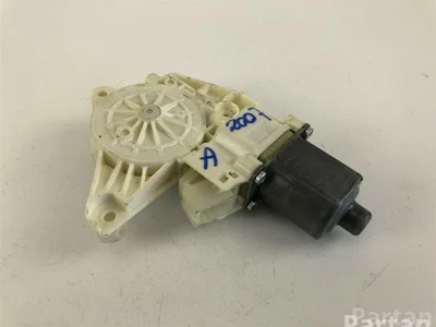 Mercedes-Benz A2469065100 B-CLASS (W246, W242) 2015 Motor para subida de ventanas - Imagen 1