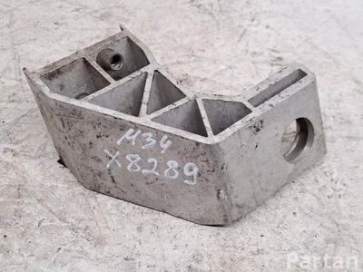 Mercedes-Benz A2056203701 KLASA C (W205) 2016 Wspornik zderzaka - Obraz 1