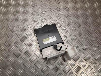 Toyota 82730-47441, 89221-47252 / 8273047441, 8922147252 PRIUS PLUS (_W4_) 2014 Boîte à fusibles - Image 1