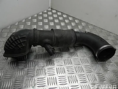 Mercedes-Benz A 639 528 06 24 / A6395280624 VITO / MIXTO Box (W639) 2011 Prise d'air / Conduit d'air d'admission - Image 1