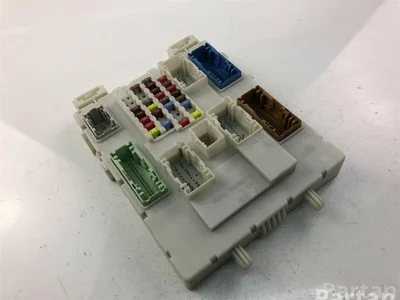 Volvo 31453132 V40 Hatchback 2015 Caja de fusibles - Imagen 1