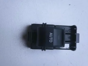 Toyota 192801, 801-2Z10 / 192801, 8012Z10 AURIS (_E15_) 2011 Bouton de lève-vitre