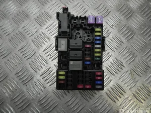 Vauxhall 2B0Z4010F CORSA Mk IV (E) 2015 Boîte à fusibles