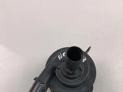 Volvo 32222255 V60 2020 Pompe à eau - Image 1