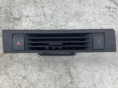 Opel 9840266980, 9840266980 Astra L Hatchback 2023 Éclairage d'urgence / interrupteur de danger - Image 1