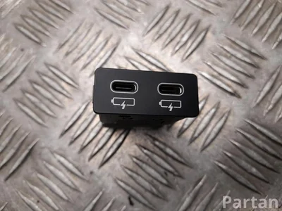 BMW 5A84181 IX 1 2023 Input device USB - Image 1