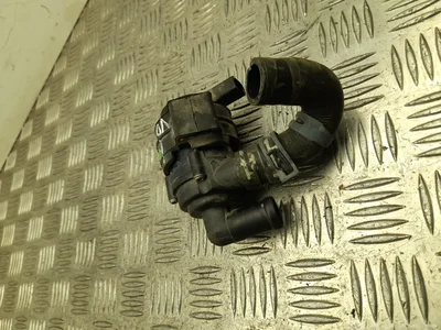 Volkswagen 7E0819436 T6.1 California 2022 Pompe à eau supplémentaire - Image 1