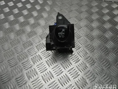 Toyota 75C582-RHD / 75C582RHD AURIS (_E18_) 2017 Couvercle de levier de vitesses - Image 1