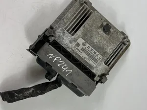 Volkswagen 03L907309AE; 0281017946 / 03L907309AE, 0281017946 PASSAT (362) 2012 Unité de contrôle moteur