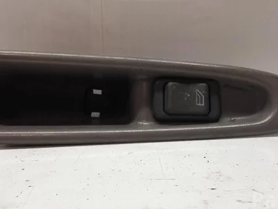 Volvo 03458028 V40 Estate (VW) 1999 Bouton de lève-vitre - Image 1