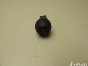 Toyota 15B060 RAV 4 III (_A3_) 2008 Éclairage d'urgence / interrupteur de danger