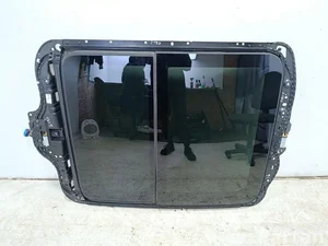 Maserati 06700753880 LEVANTE 2017 Dach przeszklony