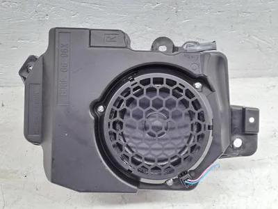 Mazda BDGF6696X CX-30 DM 2025 Žemų dažnių garsiakalbis dešinė - Paveiksliukas 1