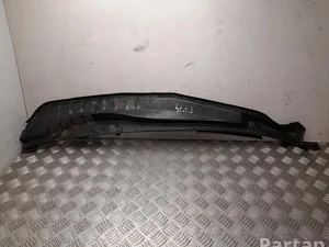 Mercedes-Benz A 126 830 12 13 / A1268301213 S-Class W126 1983 Garniture de capot d'essuie glace