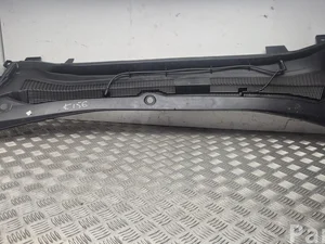 Ford USA LJ8B-R02216-BFW / LJ8BR02216BFW Mustang Mach-E 2022 Moldura Plastico Derecho Limpia