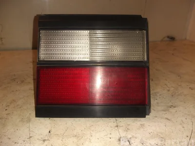 Volkswagen 333945107 PASSAT (3B2) 1996 Feu arrière - Image 1