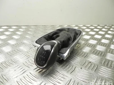 Vauxhall 55565906 ASTRA Mk VI (J) GTC 2012 Couvercle de levier de vitesses - Image 1