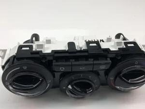 Peugeot 9819611577 208 2015 Contrôle automatique de la climatisation