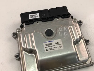 Kia 39103-04CD0 / 3910304CD0 CEE'D sportwagon (CD) 2019 Control unit for engine - Image 1