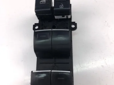 Toyota 84040-02160 / 8404002160 COROLLA (E210) Estate 2020 Bouton de lève-vitre - Image 1