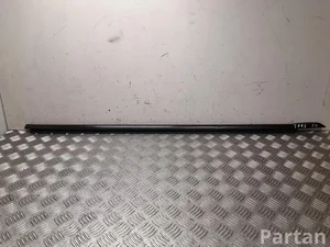 Dodge CHALLENGER купе 2019 Накладка рамы окна справа спереди