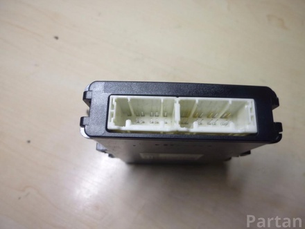 TOYOTA 89690-0D020 / 896900D020 YARIS (_P9_) 2009 Body control module BCM FEM SAM BSI