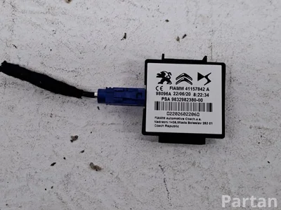 Opel 9832982380 Corsa F 2021 Amplificateur d'antenne - Image 1