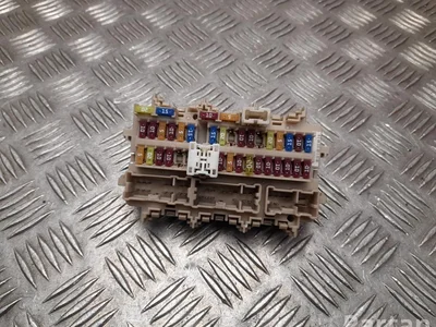 Nissan 4KJ0A, C30161 NAVARA Platform/Chassis (D23) 2016 Boîte à fusibles - Image 1