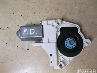 Audi 8K0 959 802 C / 8K0959802C A1 (8X1, 8XK) 2013 Moteur de lève-vitre Right Front - Image 1