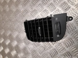 Dodge 5MK67DX9AA RAM IV 2500 2017 Évent Right Front