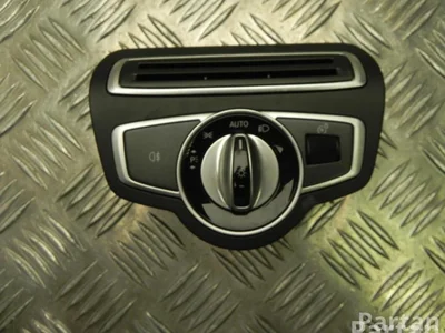 Mercedes-Benz A 205 905 70 07 / A2059057007 C-CLASS Coupe (C205) 2016 Interrupteur de lumière - Image 1