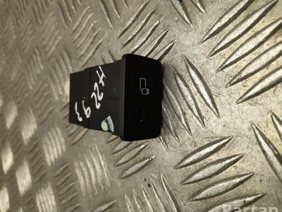 Mercedes-Benz A 247 820 46 02 / A2478204602 E-CLASS (W213) 2020 Périphérique d'entrée - Image 1