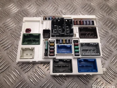 Opel 9857474480 Astra L Sports Tourer 2024 Boîte à fusibles - Image 1