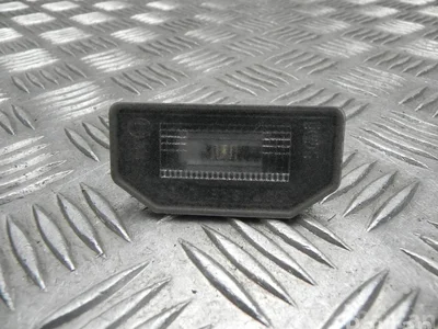 Tesla 1713282-00-A / 171328200A Model Y 2023 Éclairage de plaque d'immatriculation - Image 1