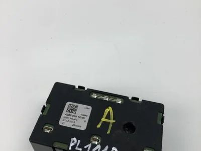 Mercedes-Benz A2059051205 C-CLASS (W205) 2017 Amplificador de TV - Imagen 1