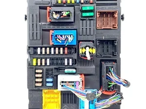 Citroën 9832880280 C3 III (SX) 2020 Boîte à fusibles