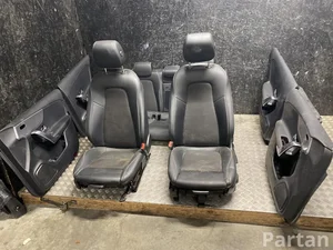 Mercedes-Benz A-CLASS V177 2020 Sitze komplett Türverkleidung Armlehne 