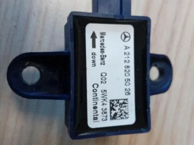 Mercedes-Benz A 212 820 50 26 / A2128205026 E-CLASS (W212) 2013 Capteur d'impact (systèmes d'airbag) - Image 1