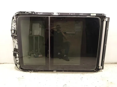 Chrysler 10021444D, 30024759K Pacifica 2018 Toit ouvrant - Image 1