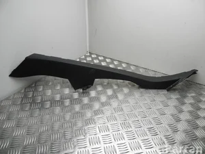 Mercedes-Benz A 204 690 57 26 / A2046905726 C-CLASS (W204) 2009 Cubierta, Soporte -C (al lado de puertas traseras)