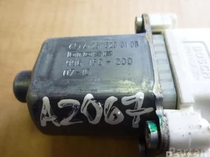 Mercedes-Benz A 251 820 01 08 / A2518200108 R-CLASS (W251, V251) 2008 Moteur de lève-vitre Left Rear
