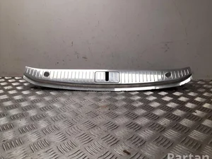 Mercedes-Benz A 217 690 09 44 / A2176900944 S-CLASS Coupe (C217) 2016 Couvercle pour porte-cadenas