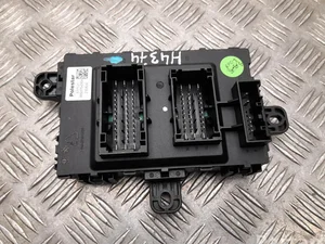 Polestar 8893704364 4 2025 Boîte à fusibles