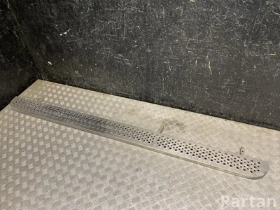 Mercedes-Benz Sprinter (907/910) 2020 Облицовка порога правой сторонe - Изображение 1