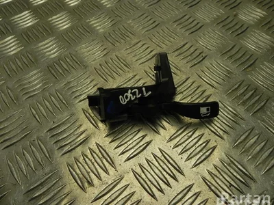 Toyota 430 PRIUS Hatchback (_W2_) 2005 Bouton d'ouverture du bouchon d'essence - Image 1