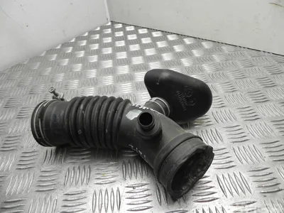 Toyota 17881-0T480 / 178810T480 COROLLA Saloon (_E18_, ZRE17_) 2018 Prise d'air / Conduit d'air d'admission - Image 1